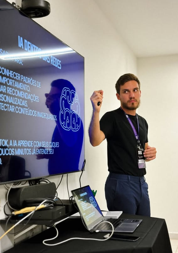 Treinamento da VIZI sobre inteligência artificial nas redes sociais
